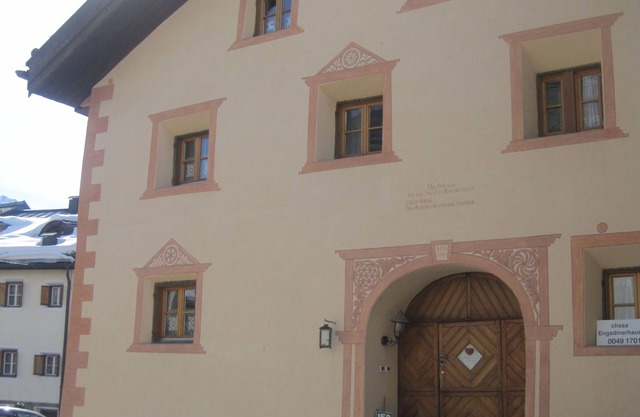 más antigua masía Engadina se encuentra en el centro de la aldea de montaña de Sent