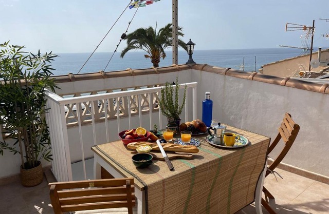 Oldtown family house with amazing terrace - 3 minutes from beach!
