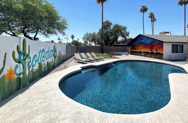 ☆Oldtown Osborn Oasis☆ Lagoon pool and large backyard. Close to Oldtown Sdale