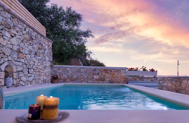 Olga's Filoxenia - Villa Aladanos-private pool and heated jacuzzi