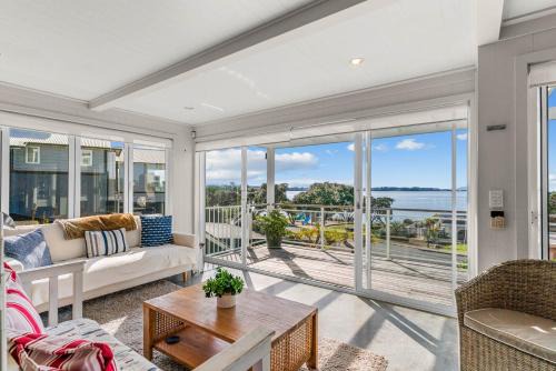 Oli Kai - Algies Bay Holiday Home
