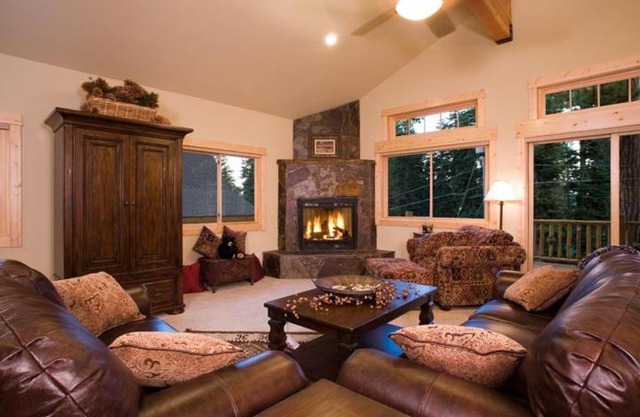 Olive Branch - Private Hot Tub, Media Room, Pet-Friendly, Near Northstar!