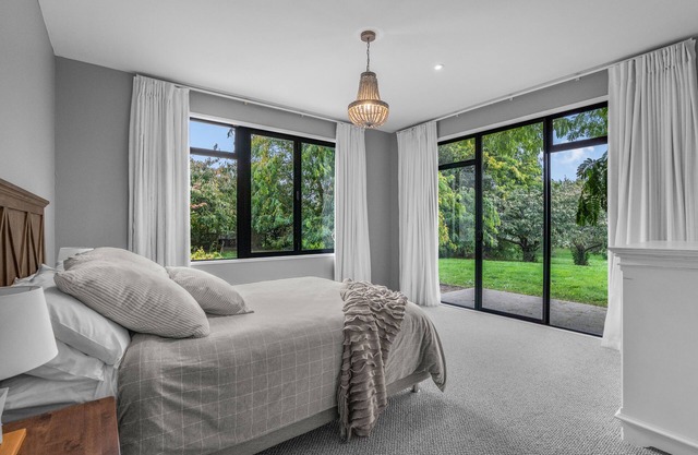 OLIVE ESTATE - MARTINBOROUGH HOLIDAY HOME in Martinborough