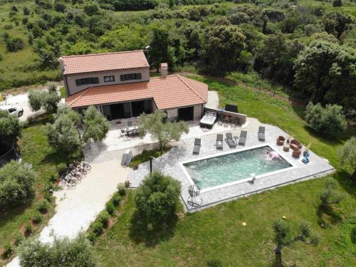 Olive Garden Paradise with heated Swimming Pool