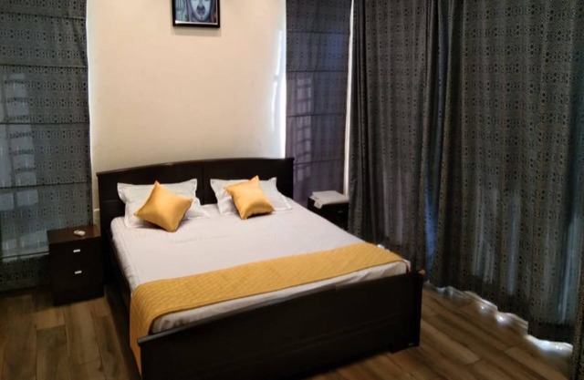 Olive Inn Luxurious 4-BHK Individual Villa w/ Indoor Swimming Pool