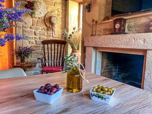 OLIVE LAND - ΓΗ ΤΗΣ ΕΛΙΑΣ/STONE VILLA.