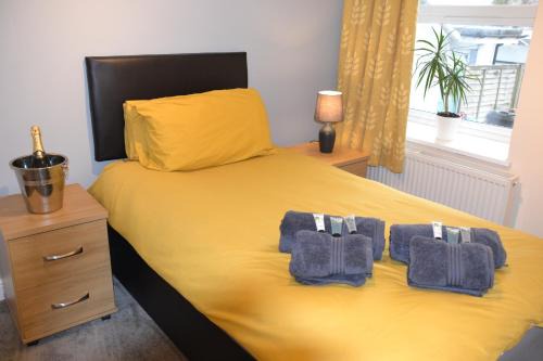 Olive Tree 2 bed Apartment - STAYSEEKERS