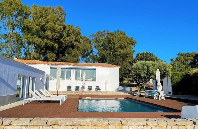 Olive trees villa near to Meco and Sesimbra beaches with air conditioning
