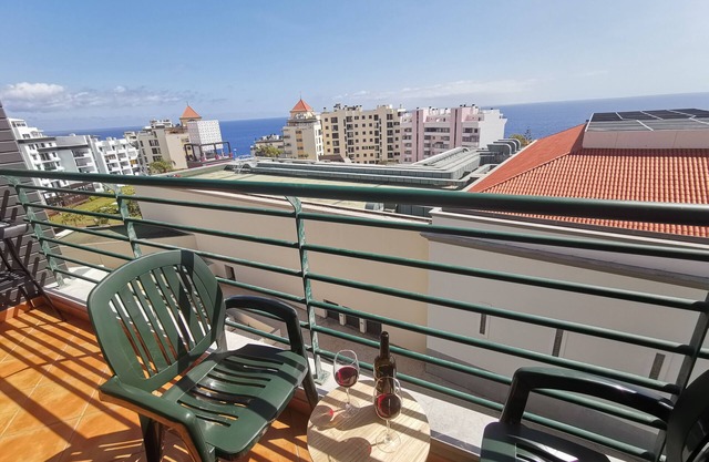 Oliveira's Atlantic View - 2 bed apt Sleeps 6