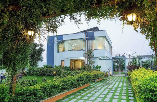 Olivewood Villa A 3BHK Farmstay with Private Pool by Homeyhuts