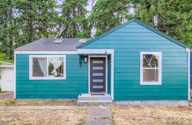 Olympic Hills 2BR Home w/Huge Yard + Tiki Bar