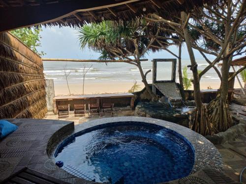 Omah Laut Bondo Jepara - by the beach, direct view of the sea, great base for water sports