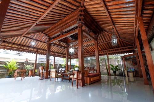 Omah Ralin Family Homestay with Spacious Joglo House