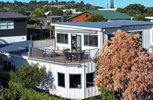 Omaha Beach House - Omaha Holiday Home