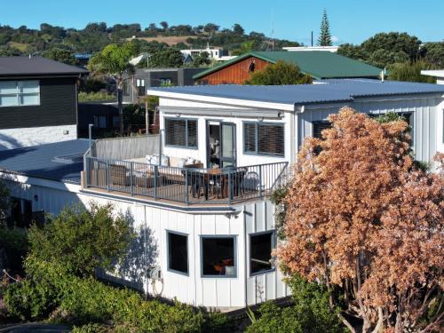 Omaha Beach House - Omaha Holiday Home