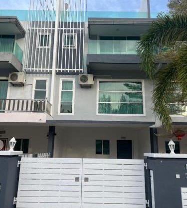 Omari 2 Marina Island Homestay Lumut