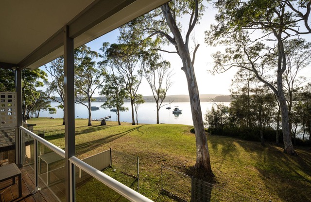 Omaroo: Lakefront Home for families or couples. Walking distance to Club & Shops