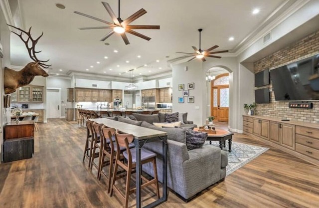 Omega House w/ Pool & Pickleball