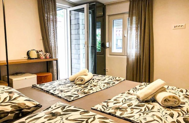 Omis apartment with balcony - near beach and town center