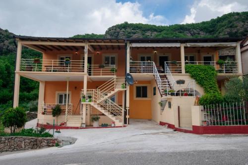 Omni S Apartments