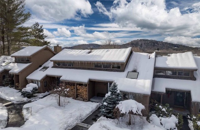 On Golf Course, Sauna, Great Views! | Landmark 1B