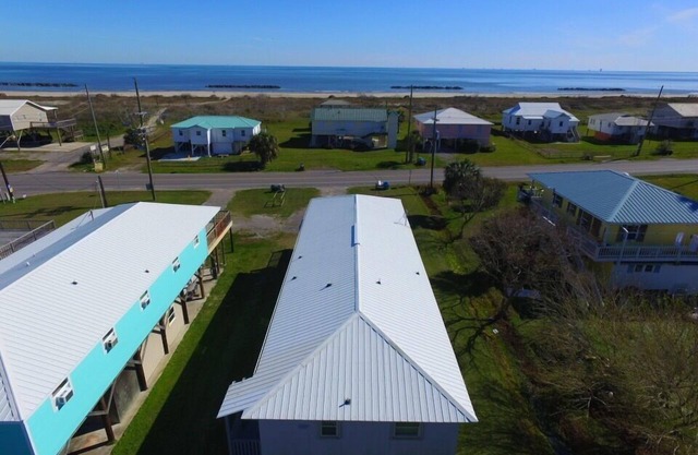 En Island Time se encuentra frente a Grand Isle Beach y tiene capacidad para 10 personas