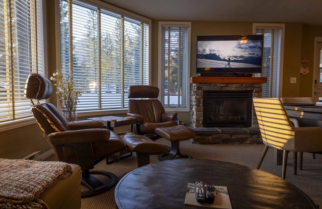 On mountain 2 bedroom 2 bathroom condo, access to hot tub and sauna