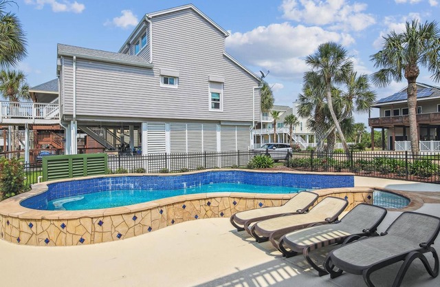 On Pool Time | Large Deck, Patio, Dock, Pool!
