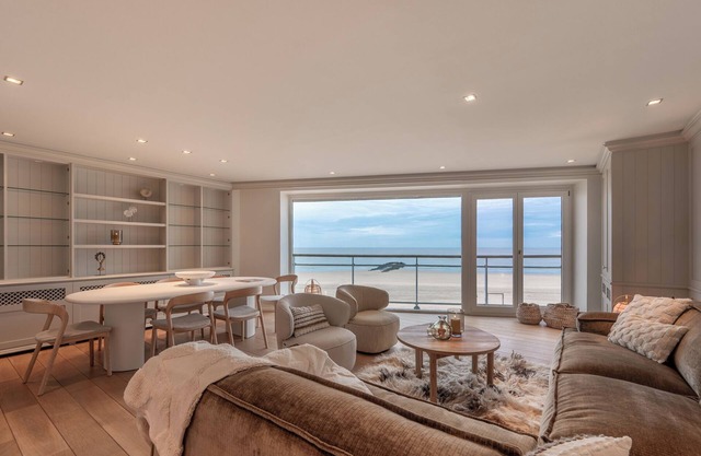 On seawall located 3 bedroom apartment on 3rd floor