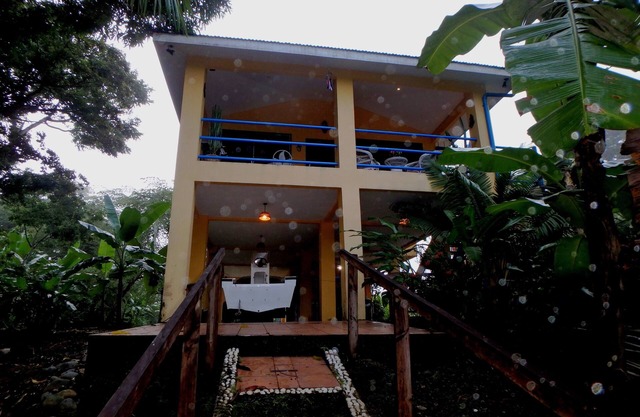 En SIERPE RIVER - VILLA TRANQUILLO ... 2 dormitorios, 2 baños, totalmente equipado, incl. C.A