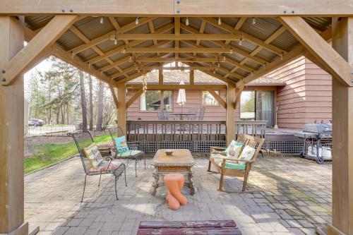 On-Site Access to Spokane River Home with Fire Pit!