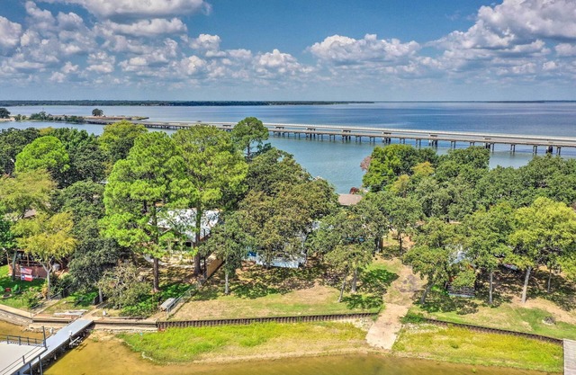 On-Site Boat Launch: Gun Barrel City Lake House