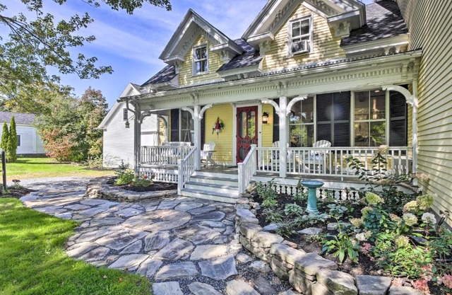 On-Site Pond Spacious Family Home in Jefferson!