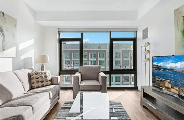 On-site Theater! 1BR | W/D | Desk | WiFi | Downtown Boston