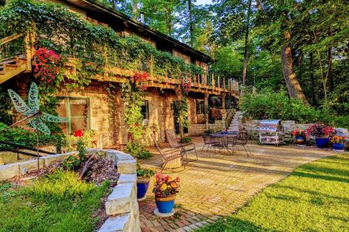 On-Site Trails Rock River Retreat in Jefferson!