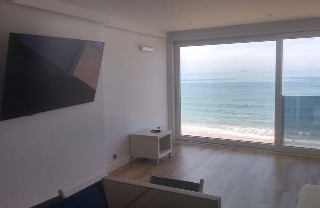 Primera Línea de playa vistas mar infinitas, sobre la arena, WiFi
