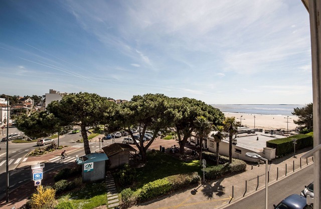 En la playa de Pontaillac duplex con encanto 62 m², acceso a la piscina.