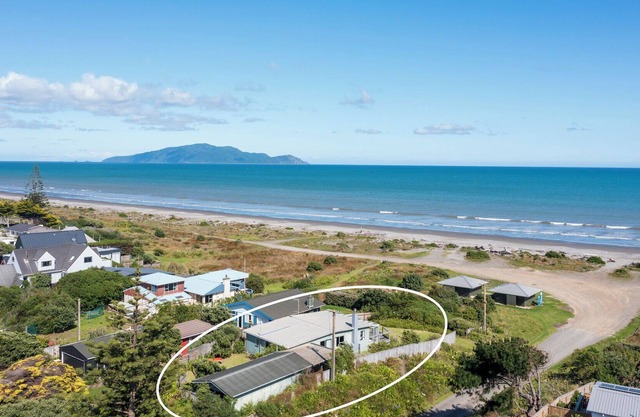 On The Beach - Te Horo Holiday Home