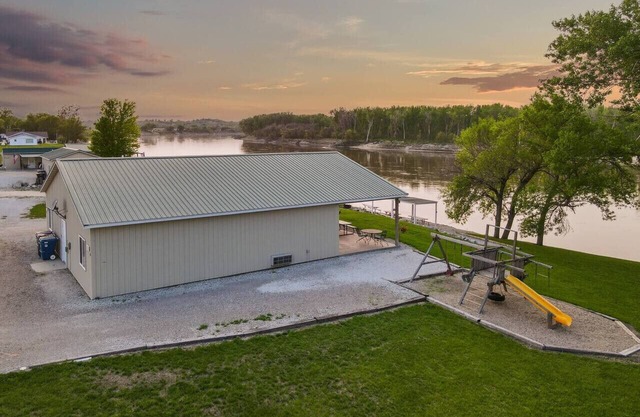 On the River | 5 beds | Peaceful
