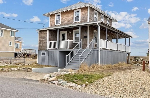 "On the Rocks" - dog friendly Scituate Oceanfront!