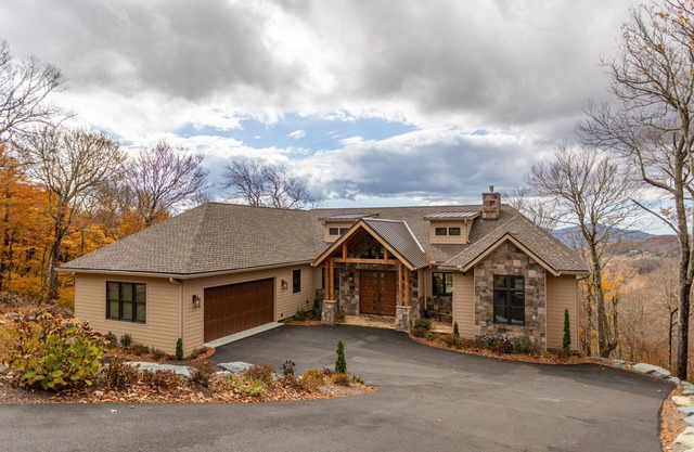 On The Rocks - Luxury Sugar Mountain Home with VIEWS!!!