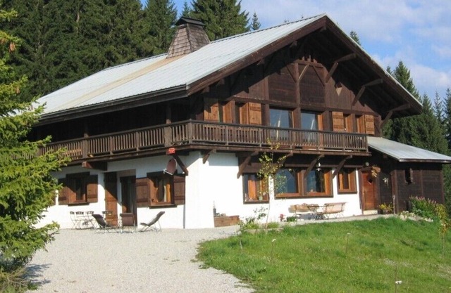 En las laderas, Precioso loft en el renovado granja de montaña delante de Mont Blanc