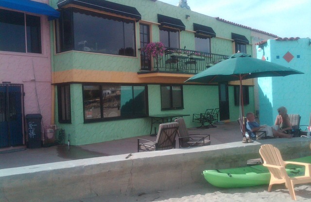 En la arena en Capitola Village Beach CV # 16-061