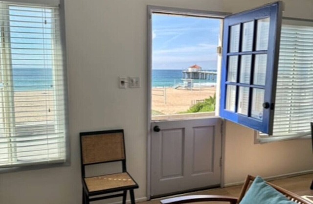 On The Strand w/parking!