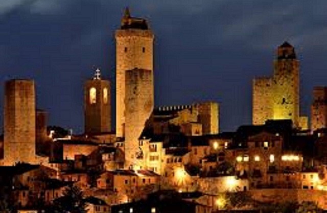 en la cima de la colina toscana