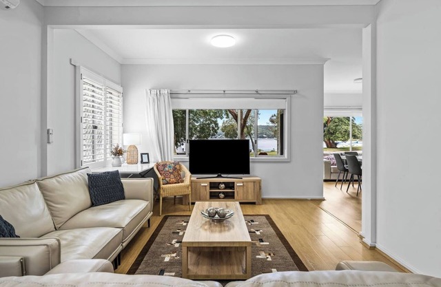 Ondina Cottage Serene Waterfront Haven with Jetty