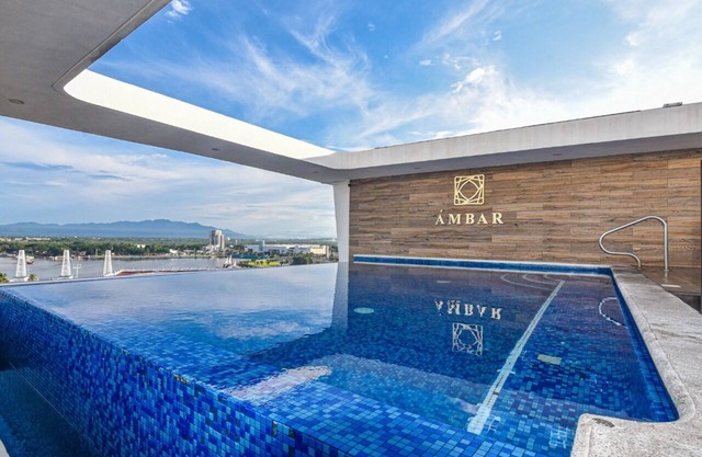 ONE BEACH STREET APARTMENT,ocean view terrace & swimming pool