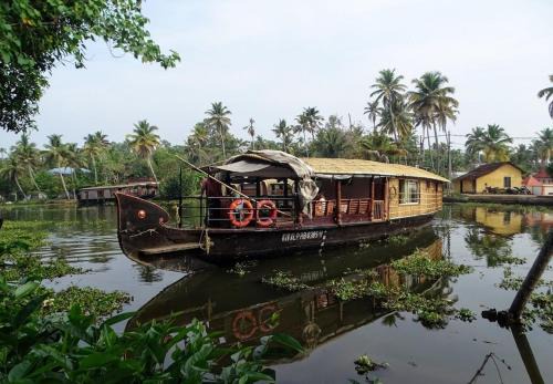 One Bed Room Houseboat