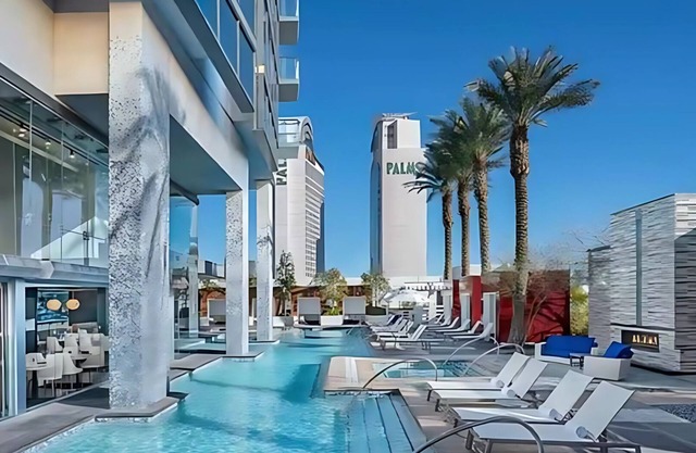 One Bedroom | 1.5 Baths & Living Room | Jet Tub – Palms Place StripSuite