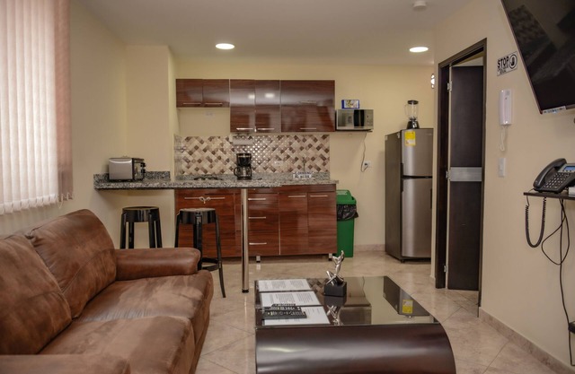 Una habitación AC HOT TUB WIFI Cama King 2 pantallas planas. Elevador Parque Poblado
